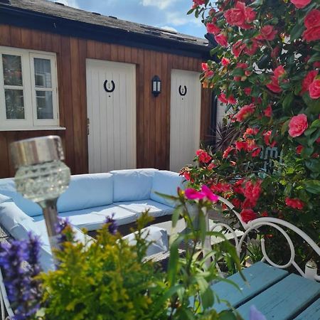 The Pelican Inn Девизес Екстериор снимка