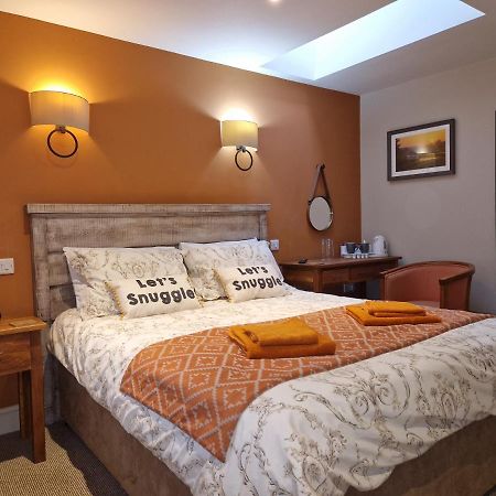 The Pelican Inn Девизес Екстериор снимка