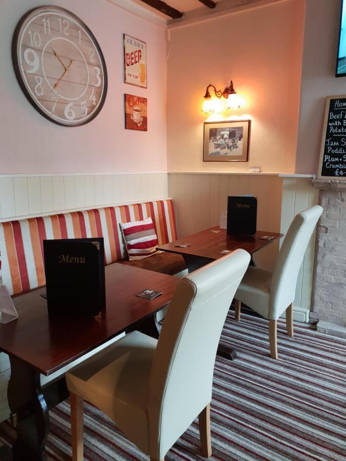 The Pelican Inn Девизес Екстериор снимка