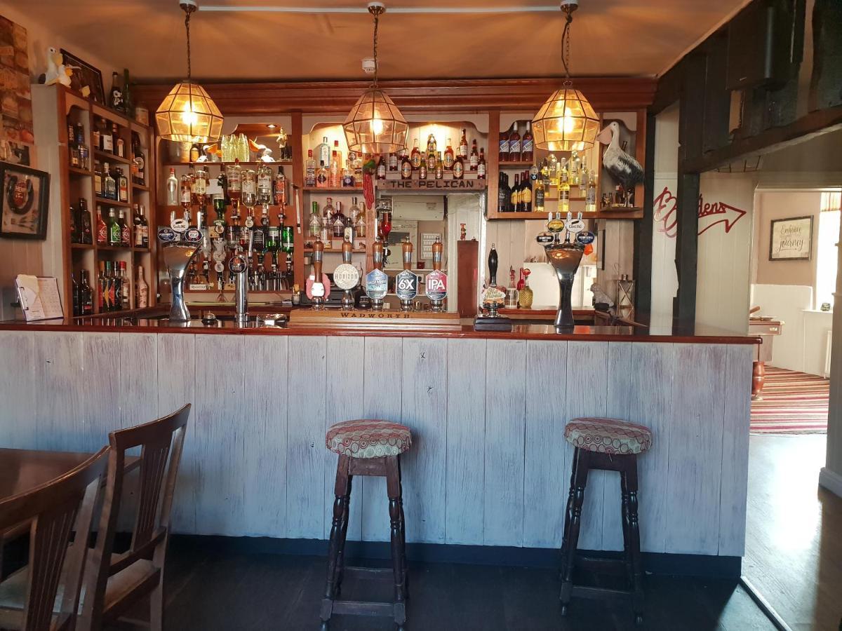 The Pelican Inn Девизес Екстериор снимка
