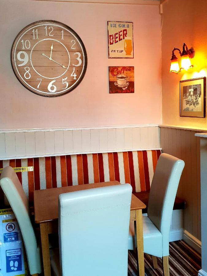 The Pelican Inn Девизес Екстериор снимка