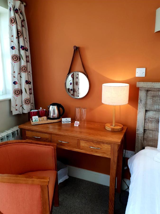 The Pelican Inn Девизес Екстериор снимка
