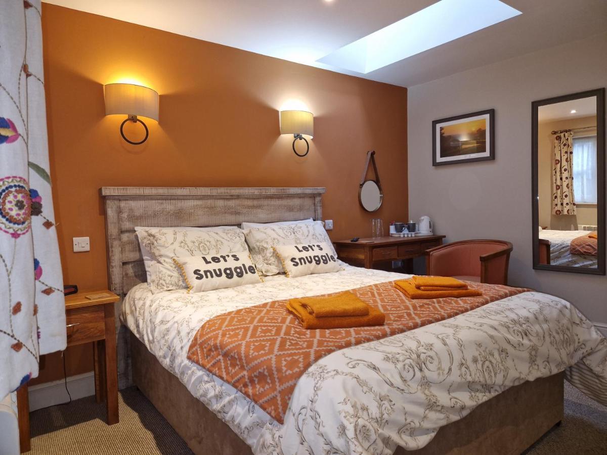 The Pelican Inn Девизес Екстериор снимка