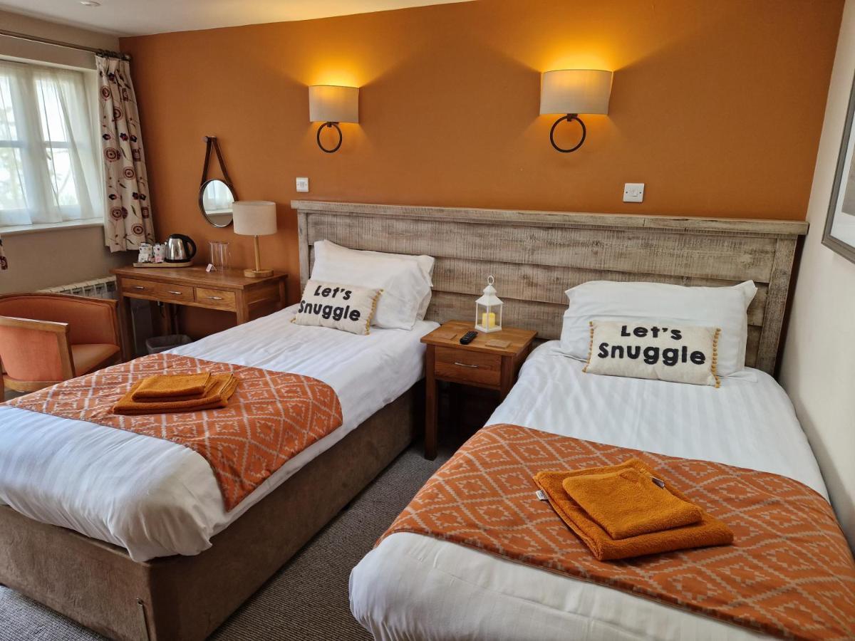 The Pelican Inn Девизес Екстериор снимка