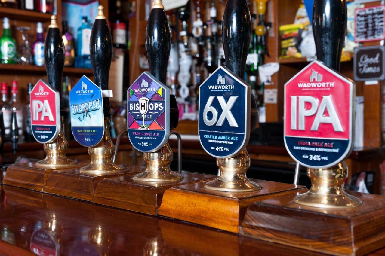 The Pelican Inn Девизес Екстериор снимка